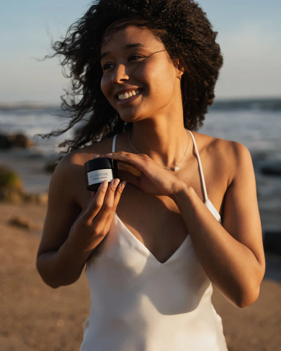 Lusipure Essência Cream — application on skin